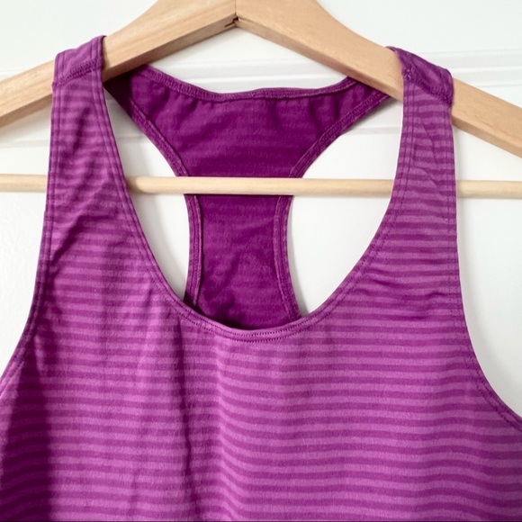 5/$35🍑 Like-New Under Armour Seamless Purple Mini-Stripe Workout Tank - Picture 2 of 5